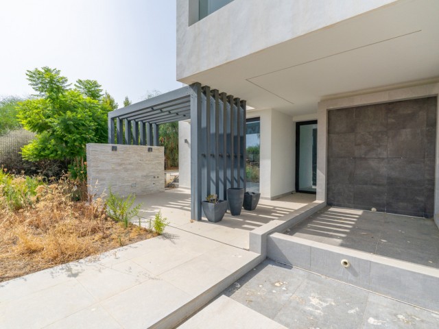 3 Bedrooms Villa in Estepona