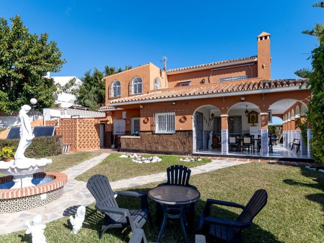 Villa con 4 Dormitorios  en Mijas