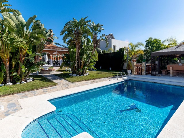 Villa con 4 Dormitorios  en Mijas