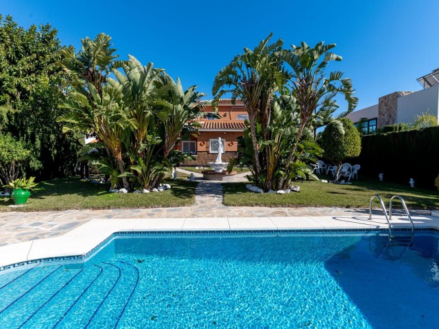 Villa con 4 Dormitorios  en Mijas