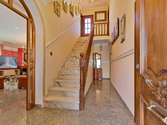 Villa con 4 Dormitorios  en Mijas
