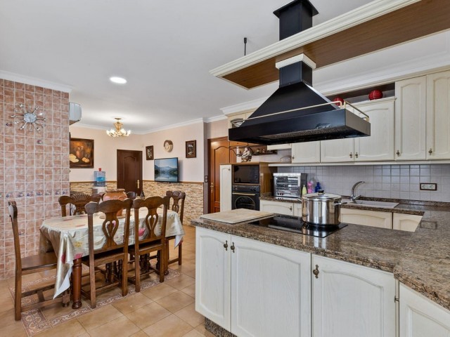 Villa con 4 Dormitorios  en Mijas