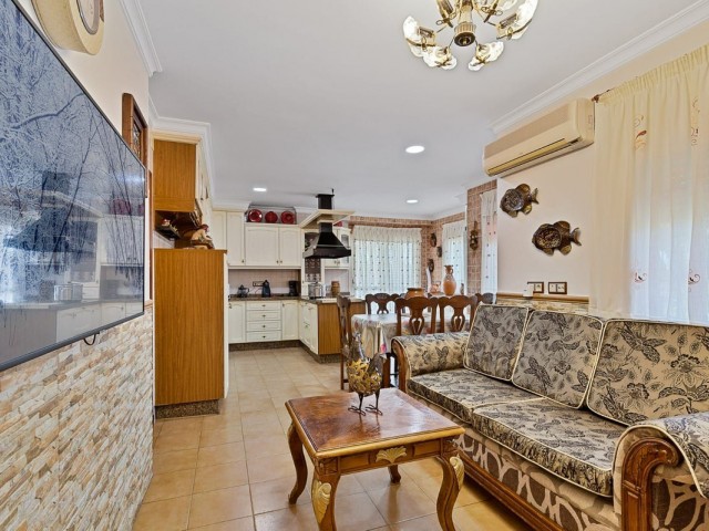 Villa con 4 Dormitorios  en Mijas