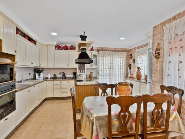 Villa con 4 Dormitorios  en Mijas