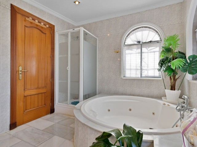 Villa con 4 Dormitorios  en Mijas