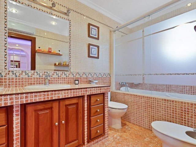 Villa con 4 Dormitorios  en Mijas