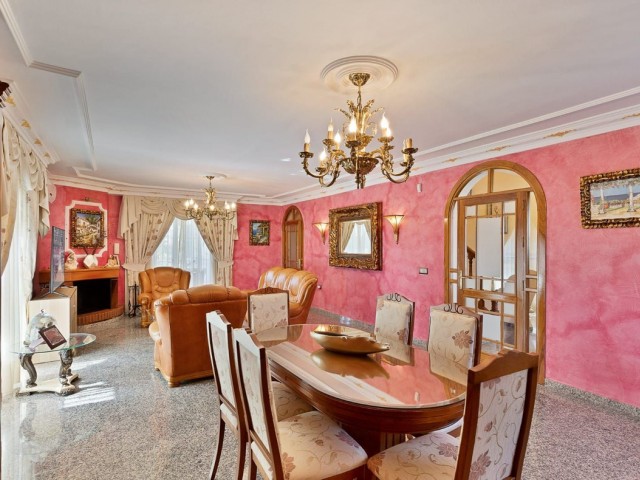 Villa con 4 Dormitorios  en Mijas