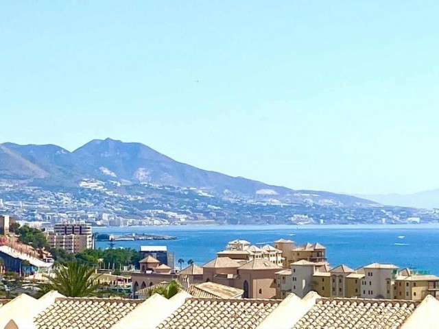 Adosado con 2 Dormitorios  en Mijas Costa