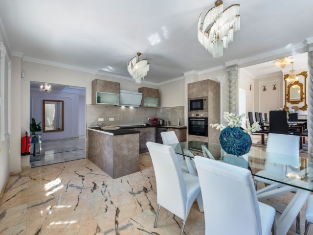 Villa con 10 Dormitorios  en Marbella