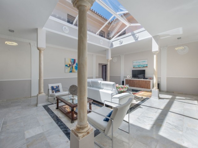 Villa con 10 Dormitorios  en Marbella