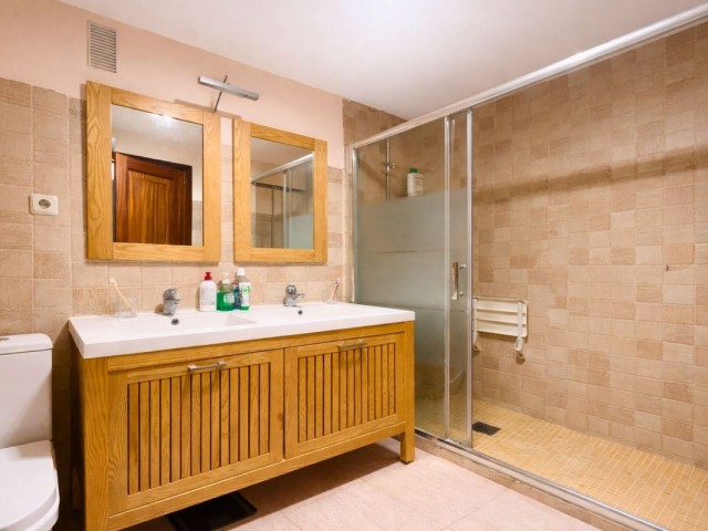 Apartamento con 2 Dormitorios  en Marbella