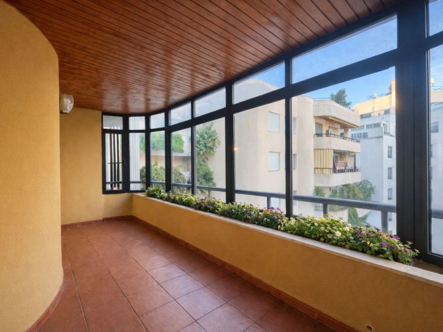 Apartamento con 2 Dormitorios  en Marbella