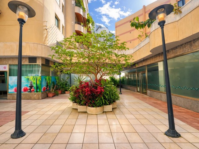 Apartamento con 2 Dormitorios  en Marbella