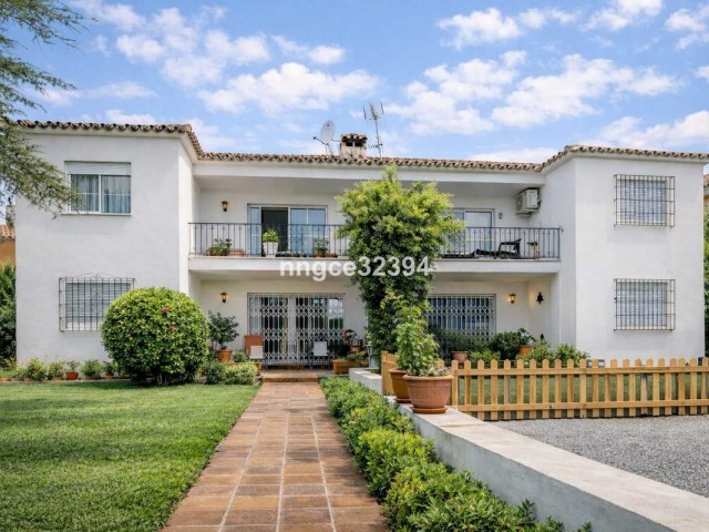 Kattohuoneisto Puerto Banús