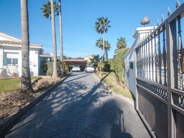 3 Bedrooms Villa in Estepona
