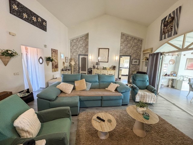 3 Bedrooms Villa in Estepona