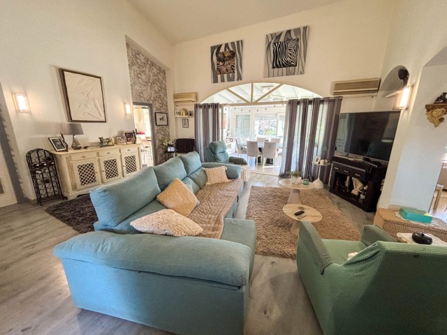 3 Bedrooms Villa in Estepona