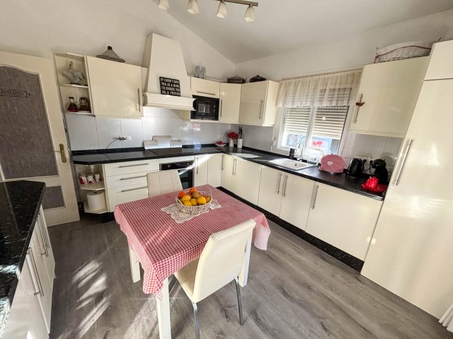 3 Bedrooms Villa in Estepona