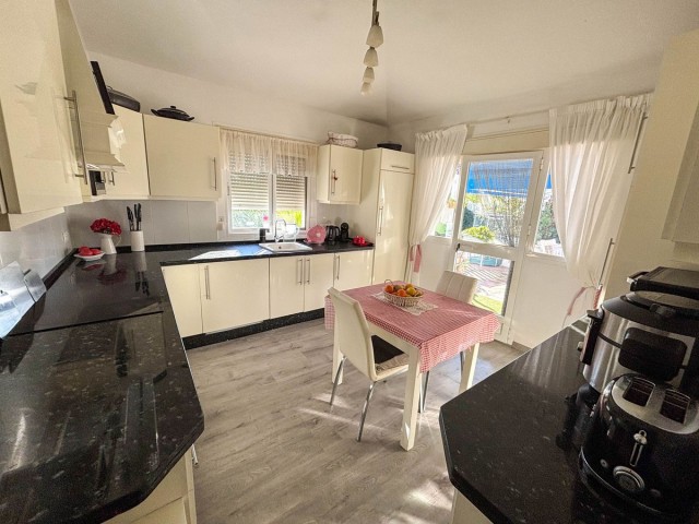 3 Bedrooms Villa in Estepona