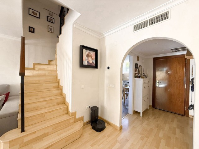 Adosado con 4 Dormitorios  en Marbella