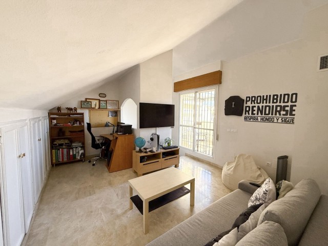 Adosado con 4 Dormitorios  en Marbella