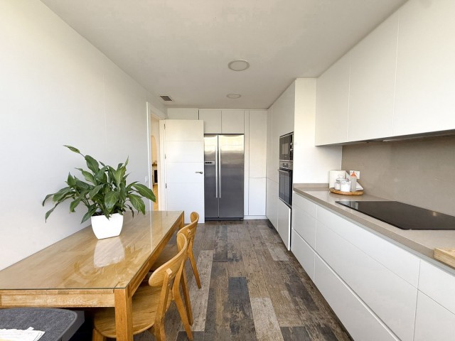 Adosado con 4 Dormitorios  en Marbella