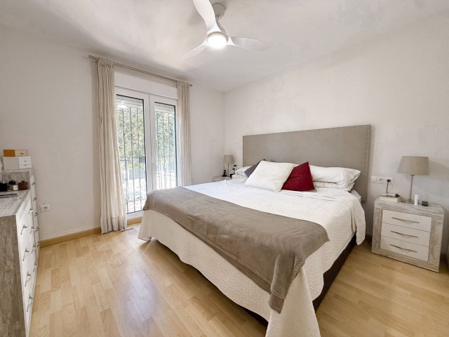 Adosado con 4 Dormitorios  en Marbella