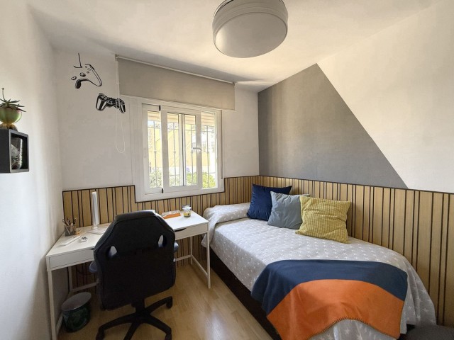 Adosado con 4 Dormitorios  en Marbella