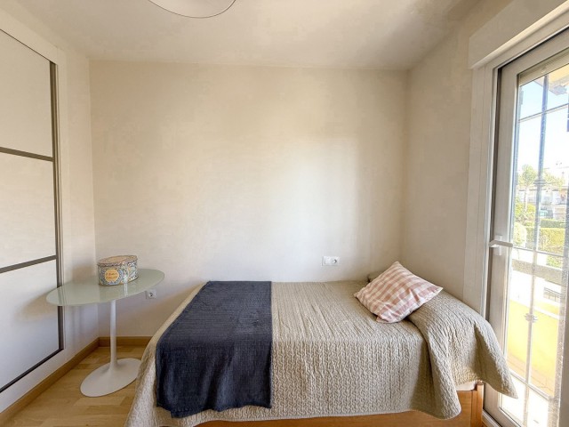 Adosado con 4 Dormitorios  en Marbella