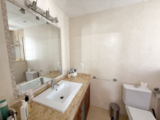 Adosado con 4 Dormitorios  en Marbella