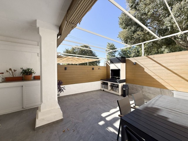 Adosado con 4 Dormitorios  en Marbella