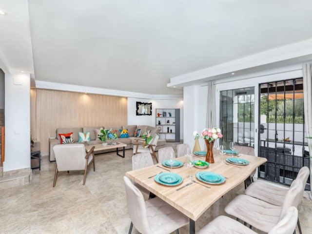 4 Schlafzimmer Reihenhaus in Nueva Andalucía