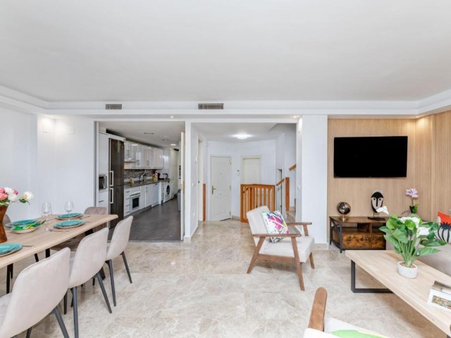 4 Schlafzimmer Reihenhaus in Nueva Andalucía