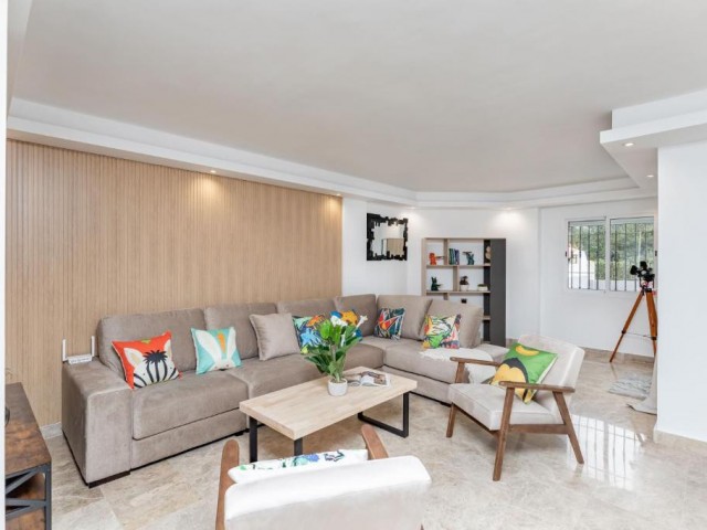 4 Schlafzimmer Reihenhaus in Nueva Andalucía