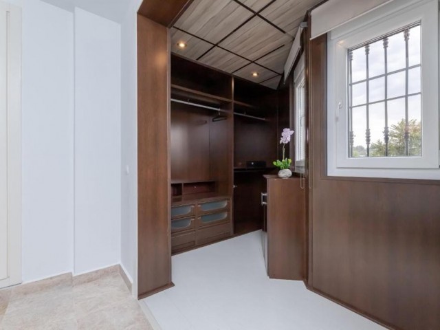 4 Schlafzimmer Reihenhaus in Nueva Andalucía