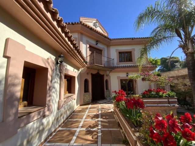 4 Slaapkamer Villa in New Golden Mile