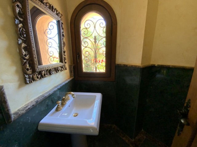 4 Slaapkamer Villa in New Golden Mile