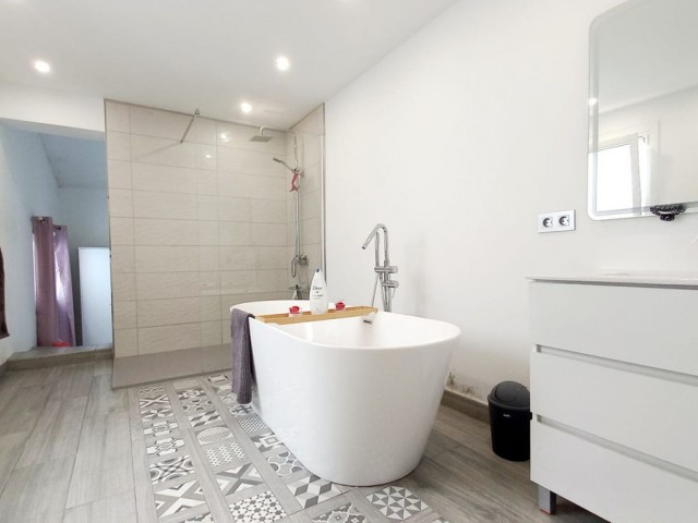 Villa, El Faro, R5288713