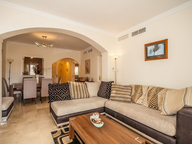 2 Bedrooms Apartment in Elviria