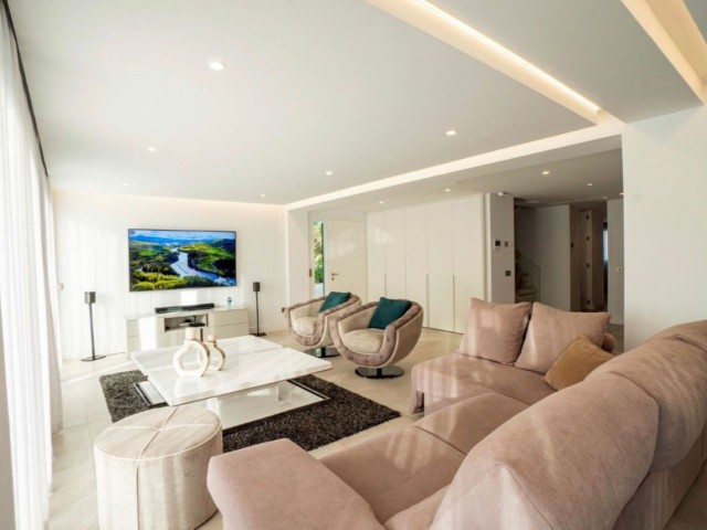 5 Schlafzimmer Villa in Nueva Andalucía