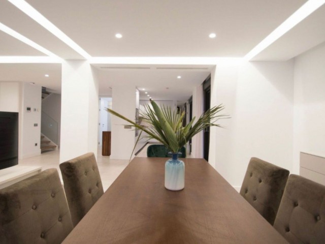 5 Schlafzimmer Villa in Nueva Andalucía