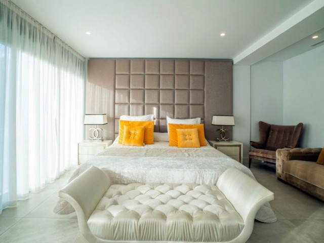 5 Schlafzimmer Villa in Nueva Andalucía