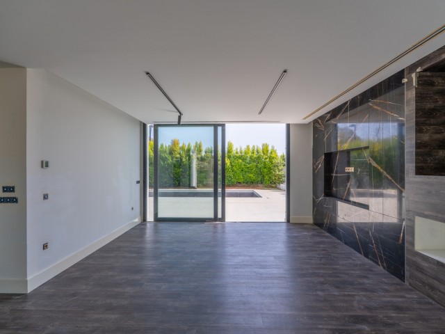 3 Bedrooms Villa in Estepona