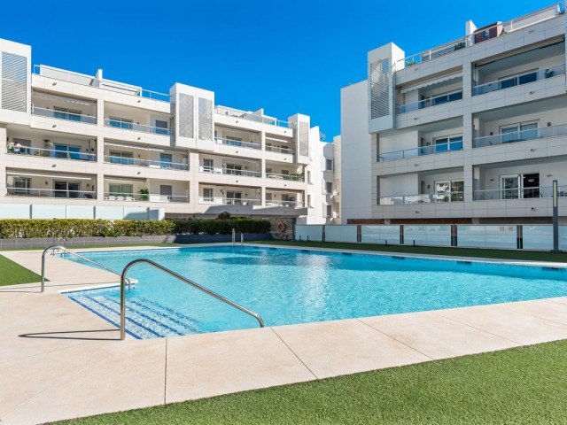 Apartamento con 3 Dormitorios  en San Pedro de Alcántara