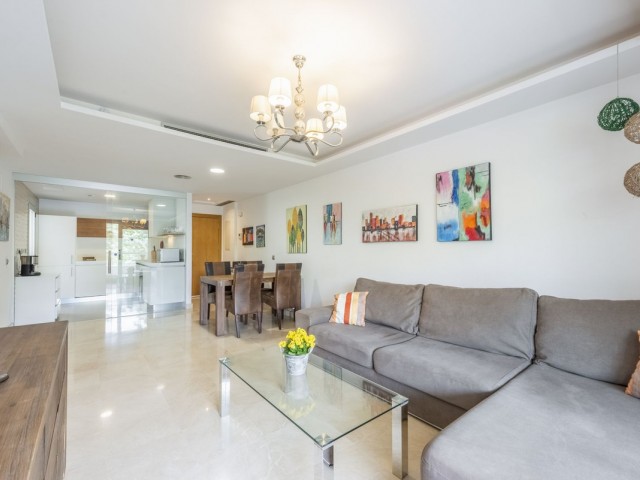 Apartamento con 3 Dormitorios  en San Pedro de Alcántara