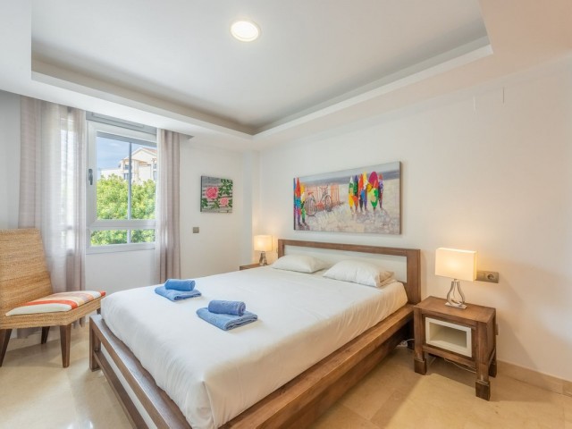 Apartamento con 3 Dormitorios  en San Pedro de Alcántara