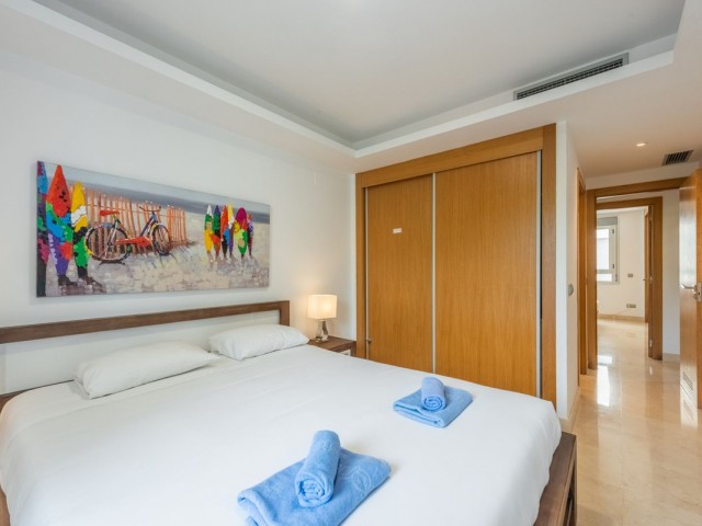 Apartamento con 3 Dormitorios  en San Pedro de Alcántara