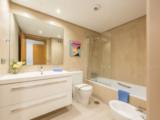 Apartamento con 3 Dormitorios  en San Pedro de Alcántara