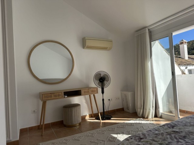 Adosado con 3 Dormitorios  en Benahavís