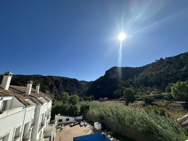 Adosado con 3 Dormitorios  en Benahavís